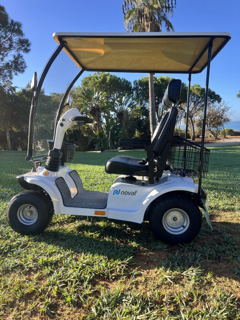 Vista Lateral del Arizona - Scooter para movilidad reducida. Vehículo eléctrico.