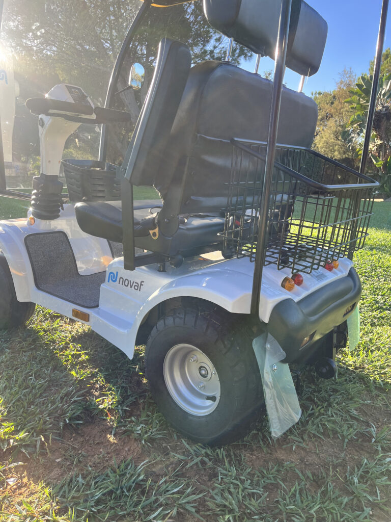 Detalle de Cesta y rueda del Arizona - Scooter para movilidad reducida. Vehículo eléctrico.