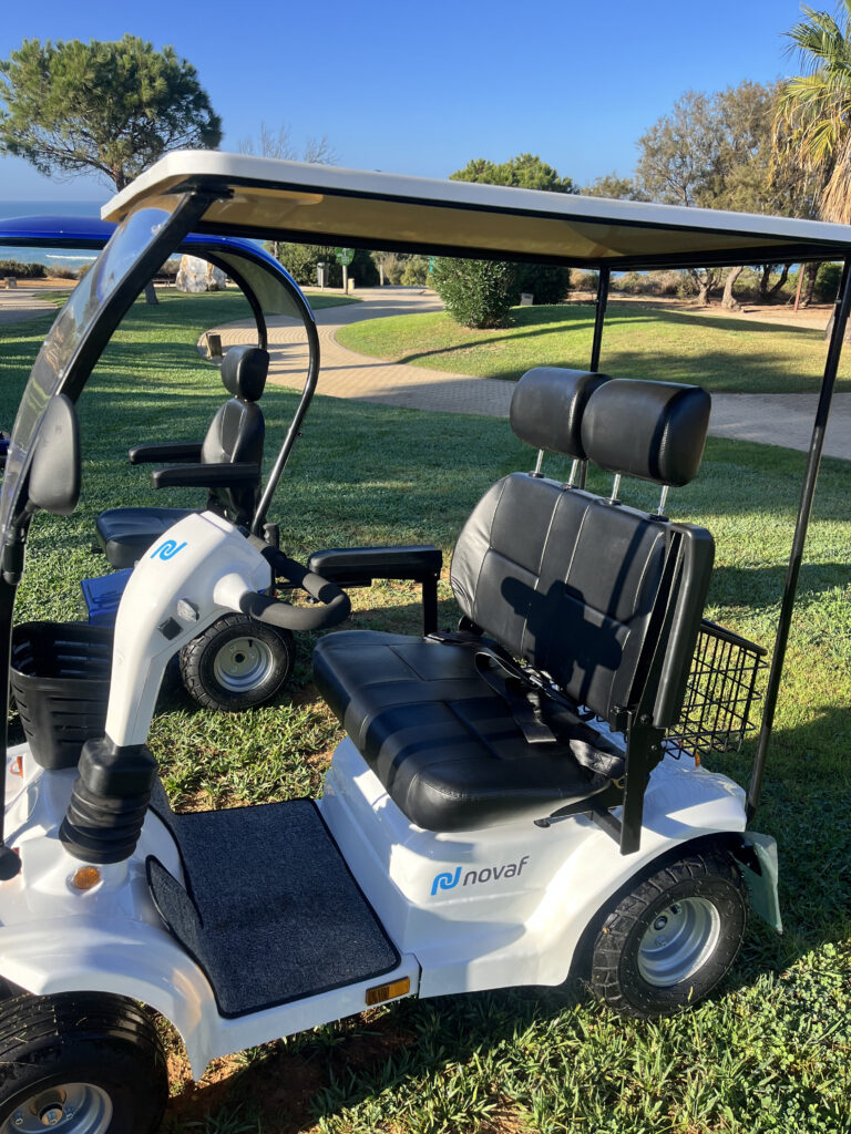 Vista asientos - Scooter para movilidad reducida. Vehículo eléctrico.